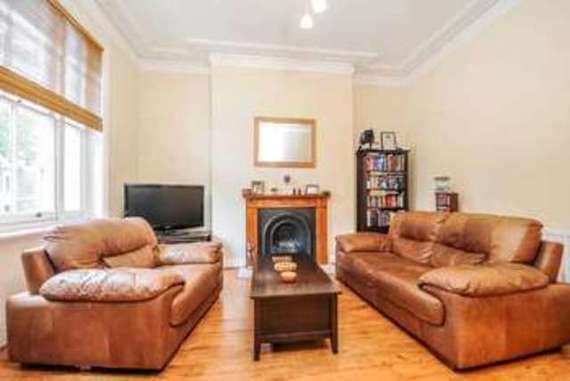 2 bedroom Flat for s...